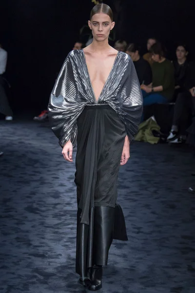 Look 14